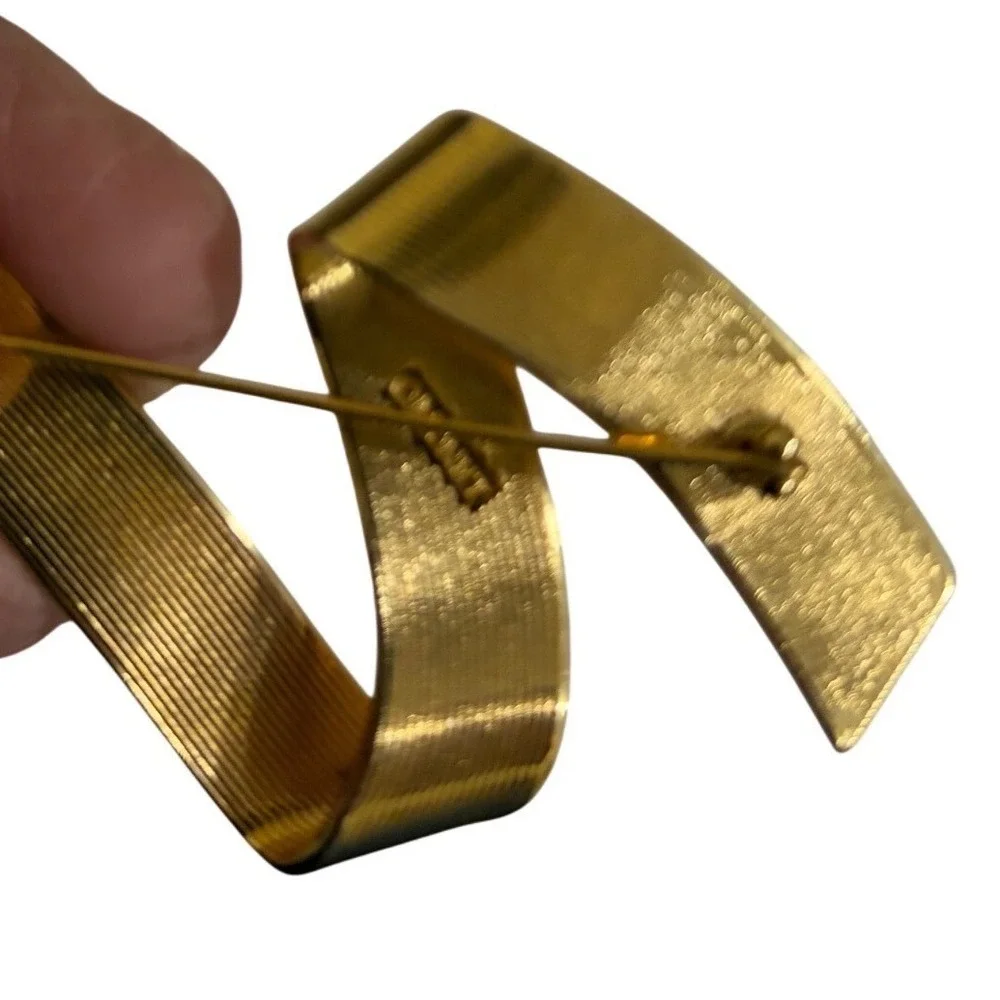 Monet Vintage‎ Gold Tone Ribbon Brooch Sculptural Wavy Abstract Modernist Pin